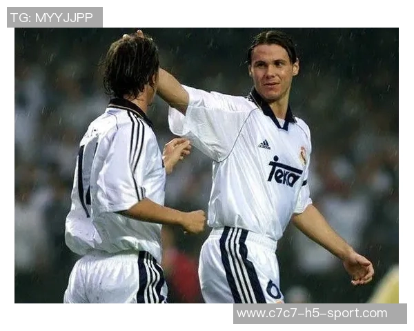 皇马官方深切哀悼瓦伦女足B队教练费尔南多马丁及其三名子女不幸离世