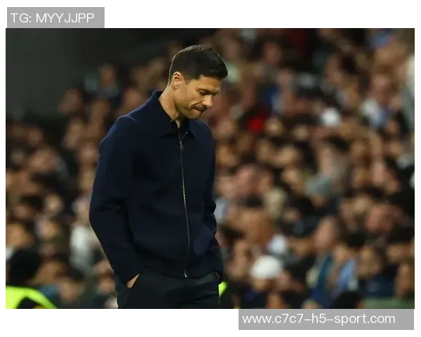 小法谈教练不公阿隆索称赞帕斯表现引发热议